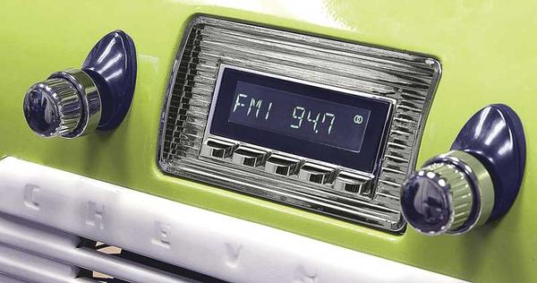 1947-53 Chevrolet/GMC; Long Beach Radio; with Sirius XM; Chrome Radio, Buttons, Bezel and Knobs