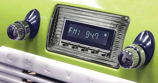1947-53 Chevrolet/GMC; Long Beach Radio; with Sirius XM; Chrome Radio, Buttons, Bezel and Knobs